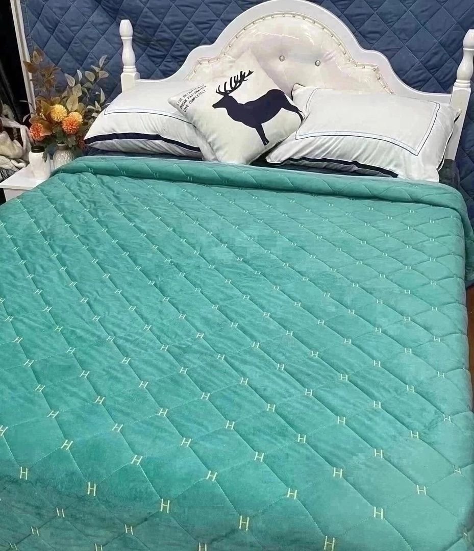 Стеганый плед на кровать