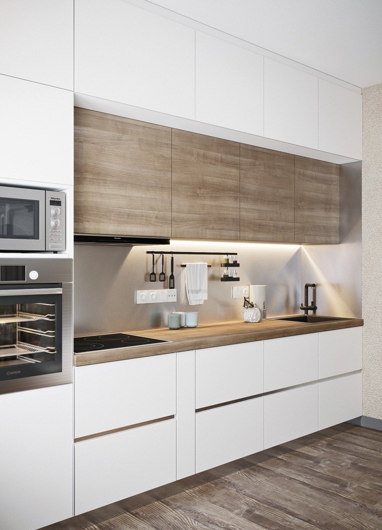 Белая глянцевая кухня с деревом