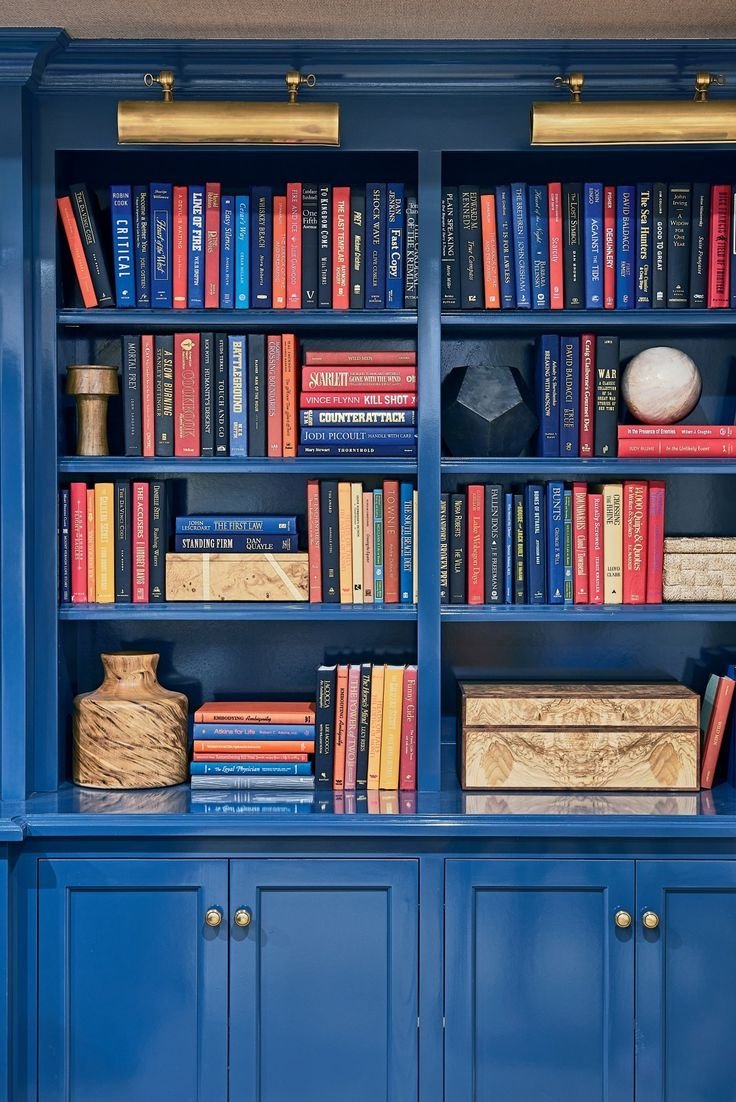 Цветные книжные полки