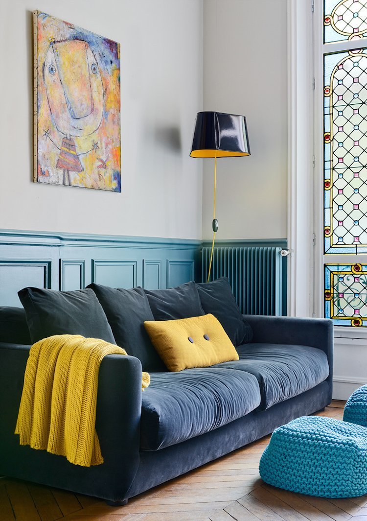 Синий диван в интерьере