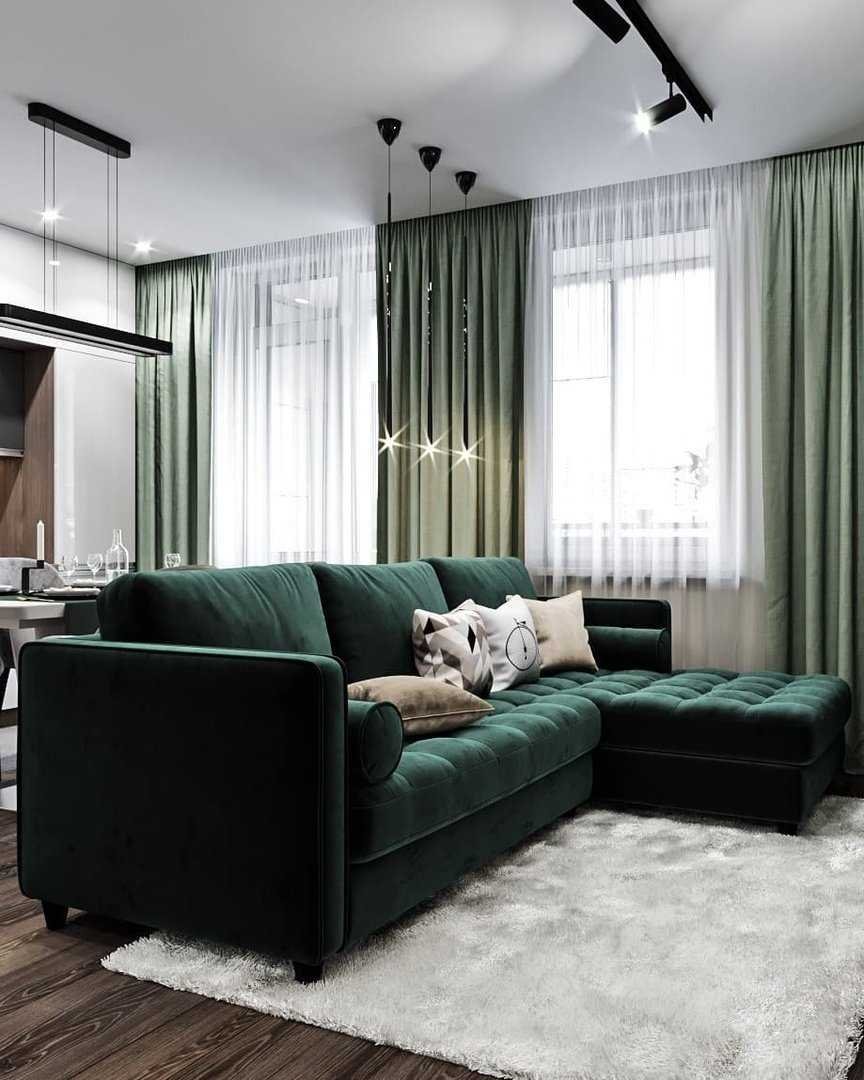 Зеленый диван в гостиной