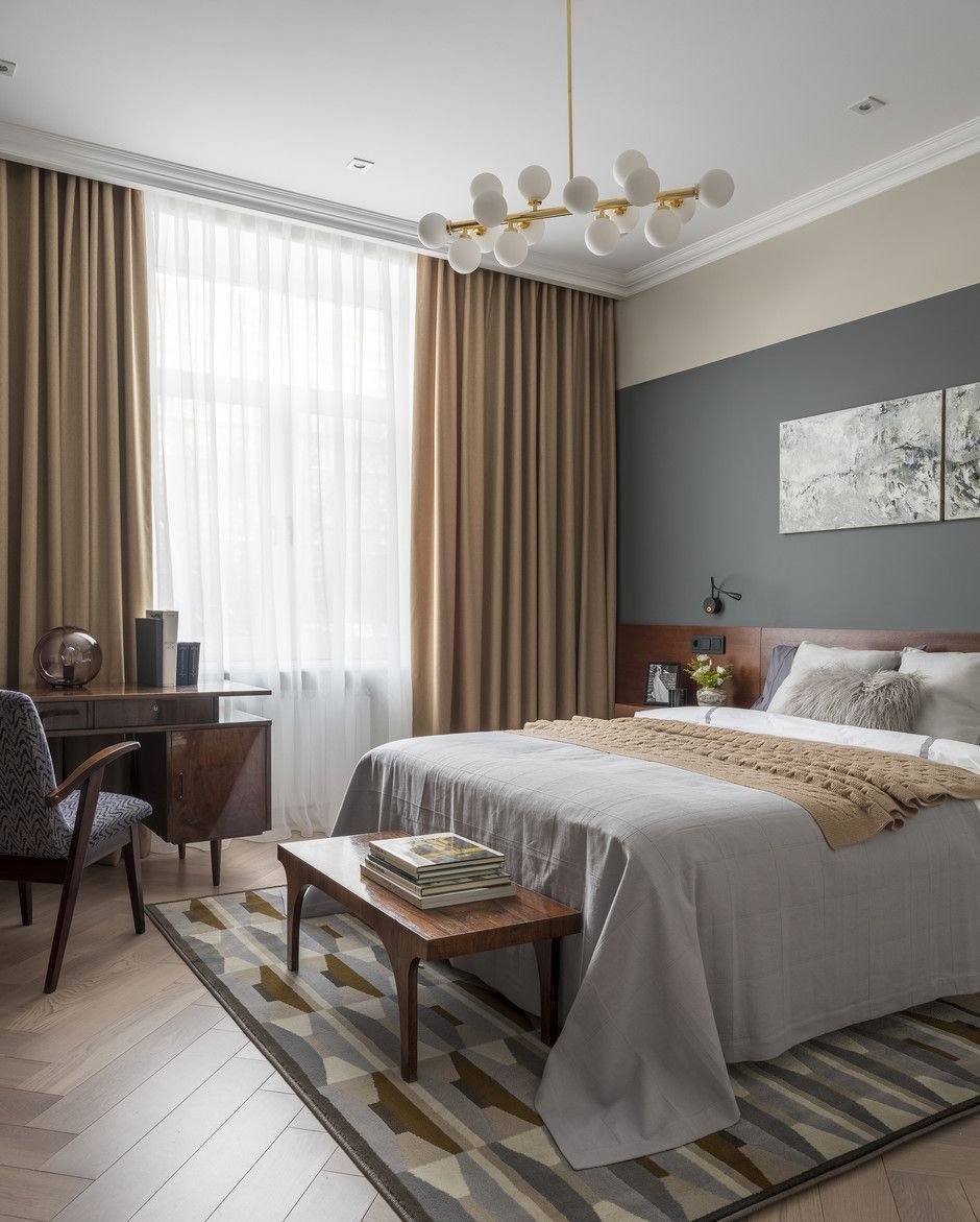 Коричневые шторы в спальне