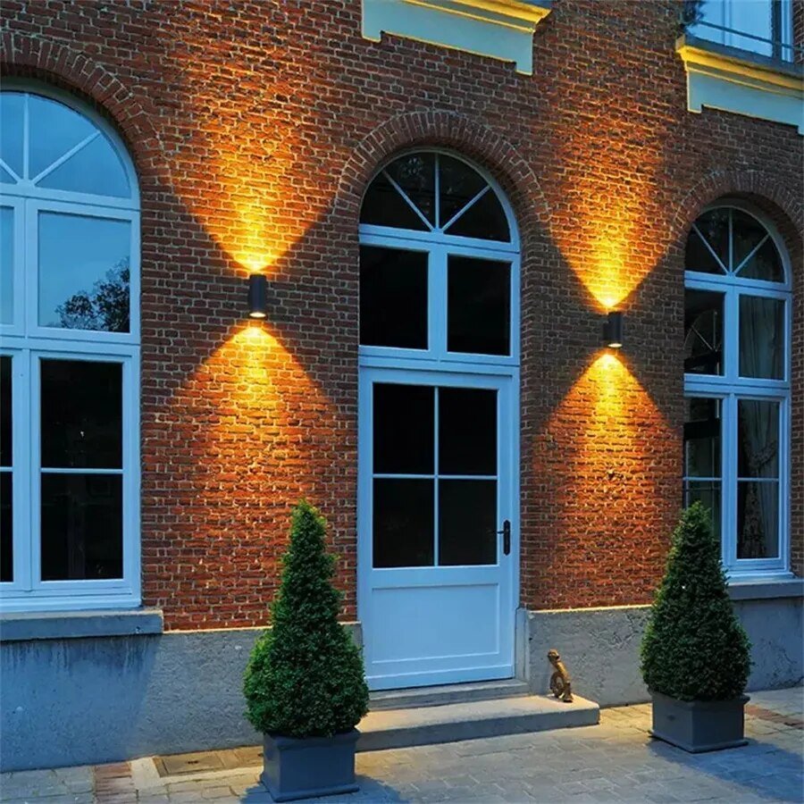 Уличные светильники на фасад здания