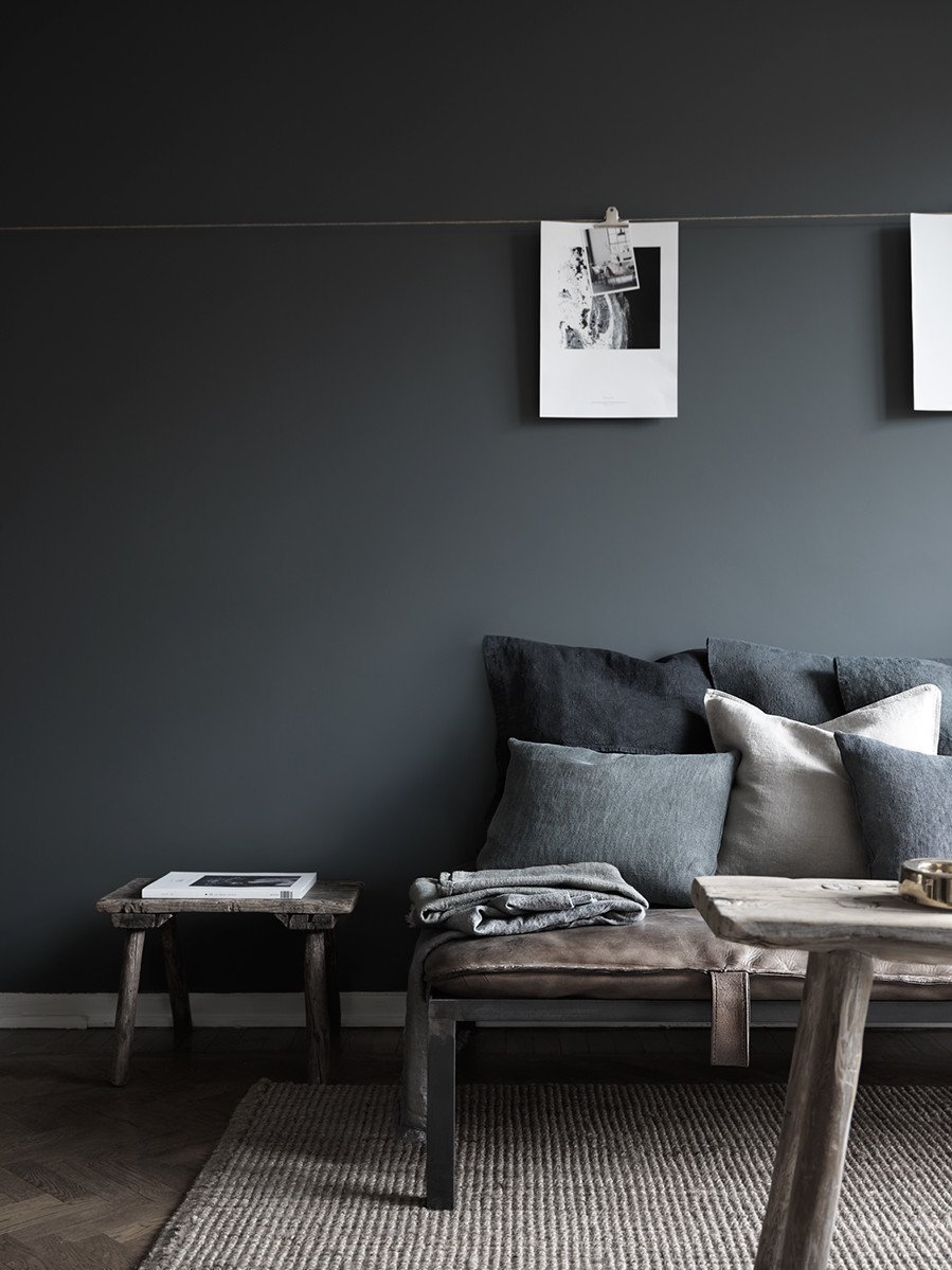 Темно серые стены