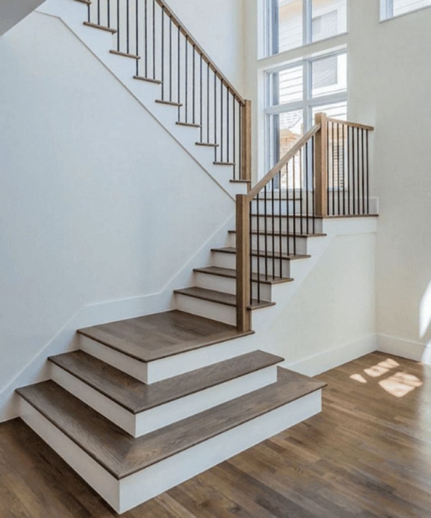 Одномаршевая лестница с забежными ступенями