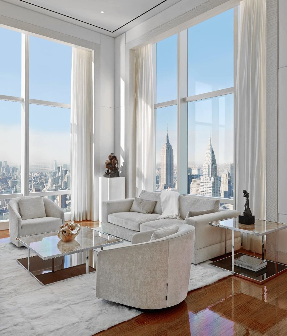 Зал с панорамными окнами