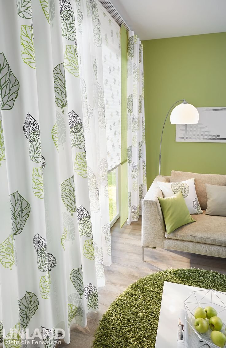 Спальня с зелеными шторами