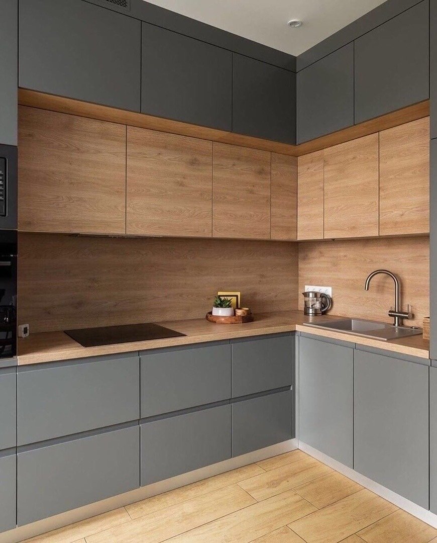 Кухня серая с деревом