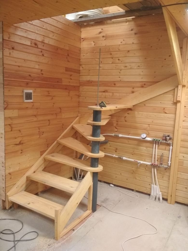 Винтовая лестница для дачи