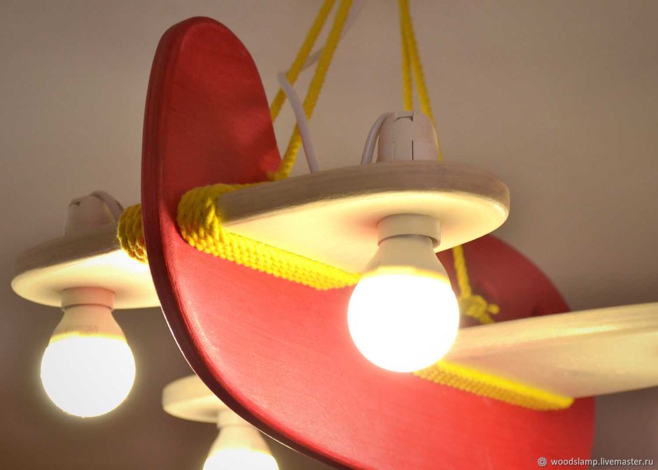 Светильник в виде самолета