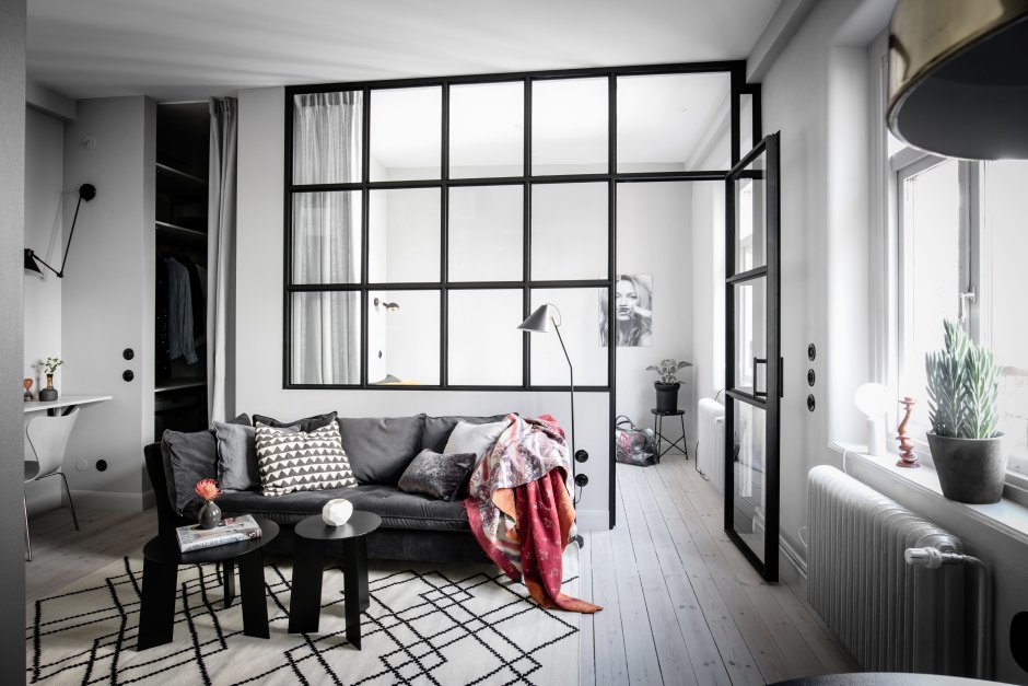 Стеклянные перегородки в интерьере квартиры