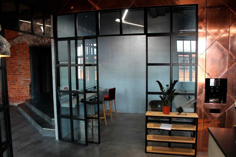 Лофт перегородки из металла и стекла
