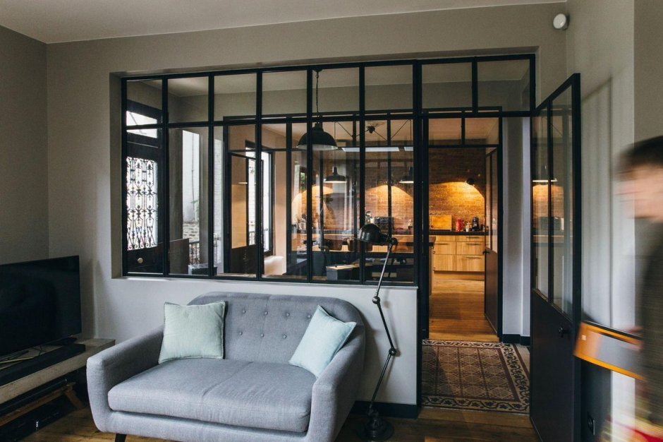 Стеклянная перегородка лофт в комнате