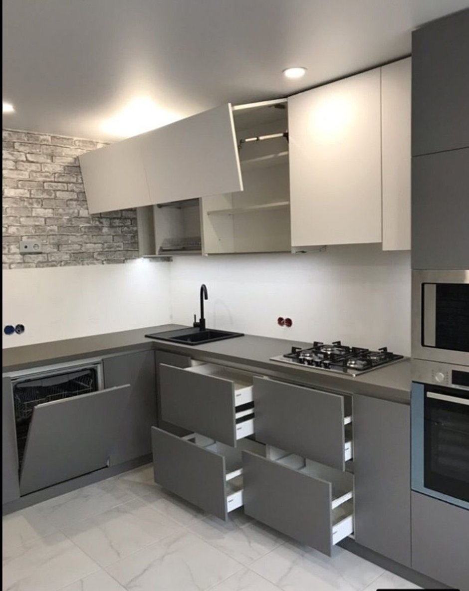 Кухня серая матовая современная угловая