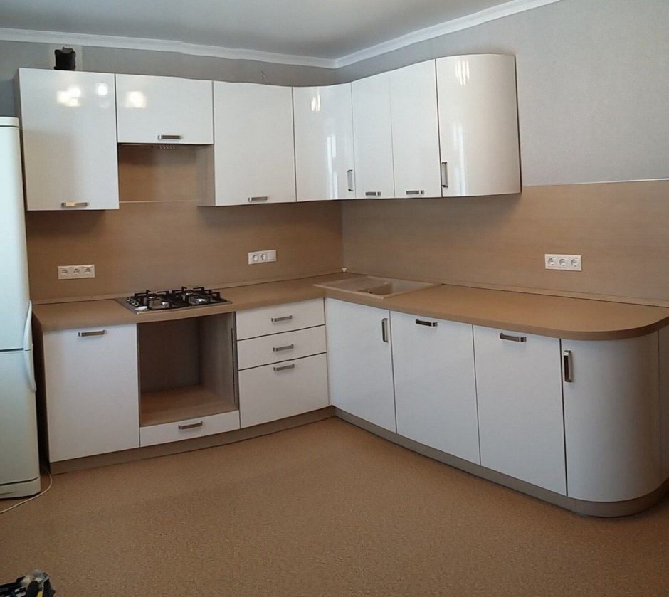 Угловые кухни из пластика