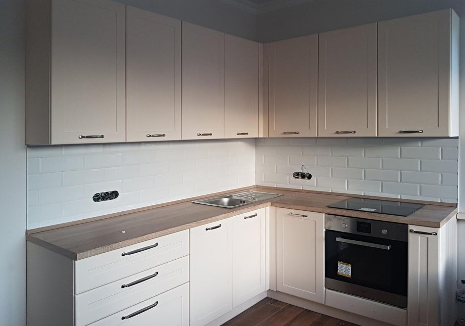 Белые матовые фасады для кухни