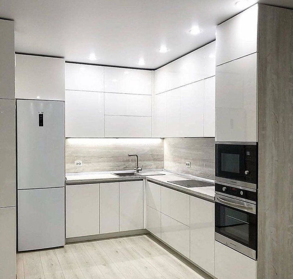 Белая глянцевая кухня