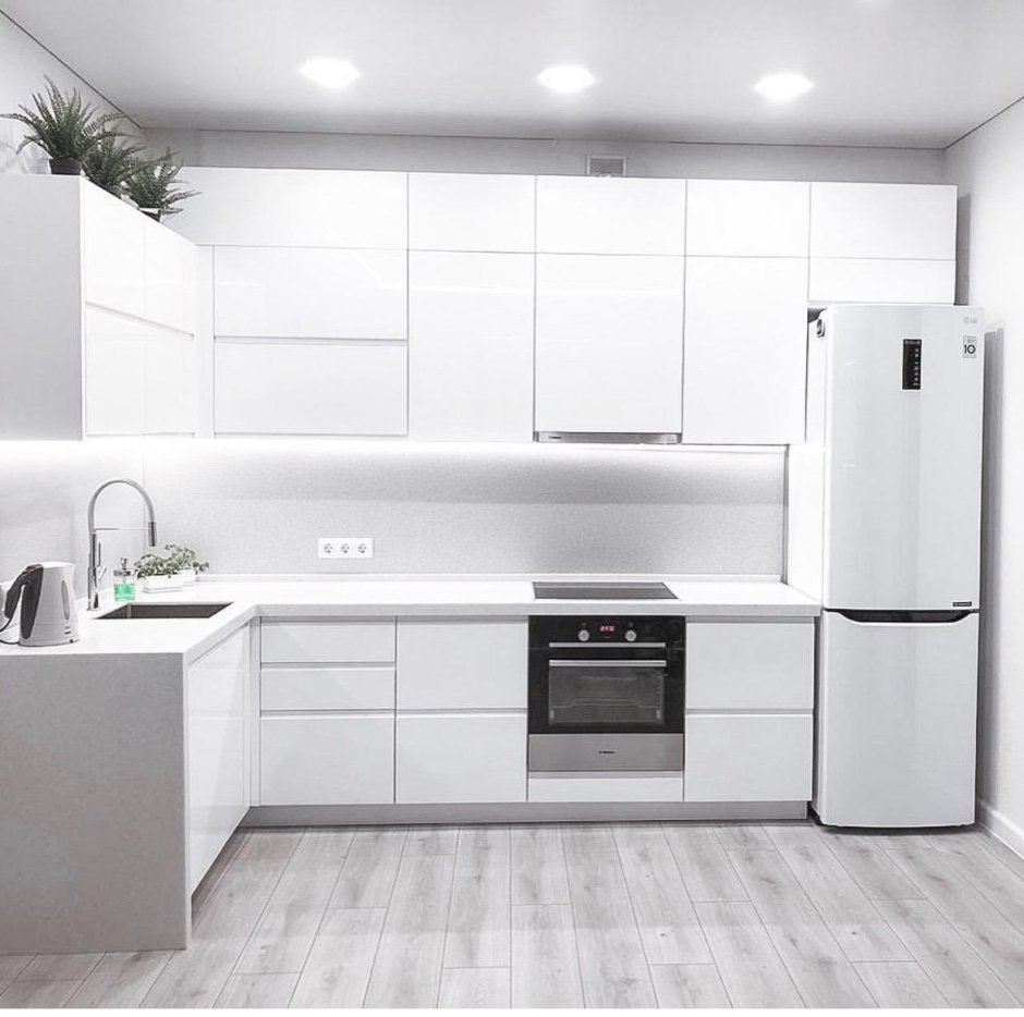 Кухня угловая белая