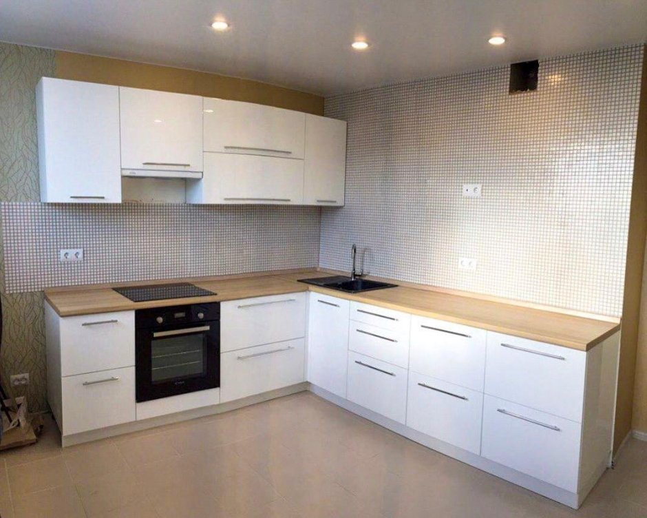 Кухонный гарнитур белый матовый