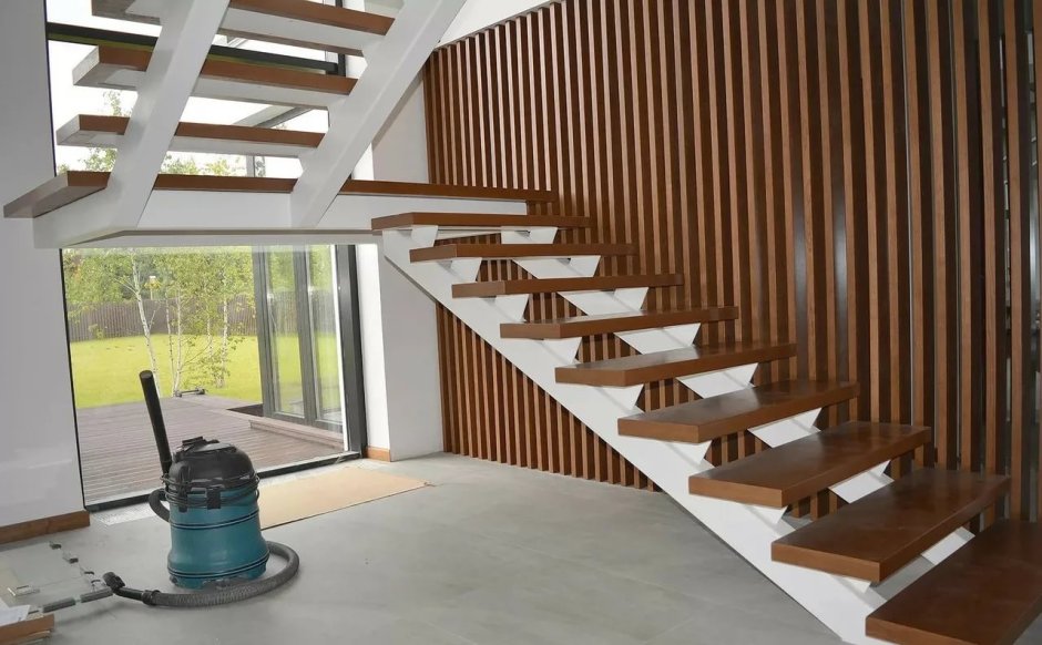 Лестница на 2 этаж на косоурах