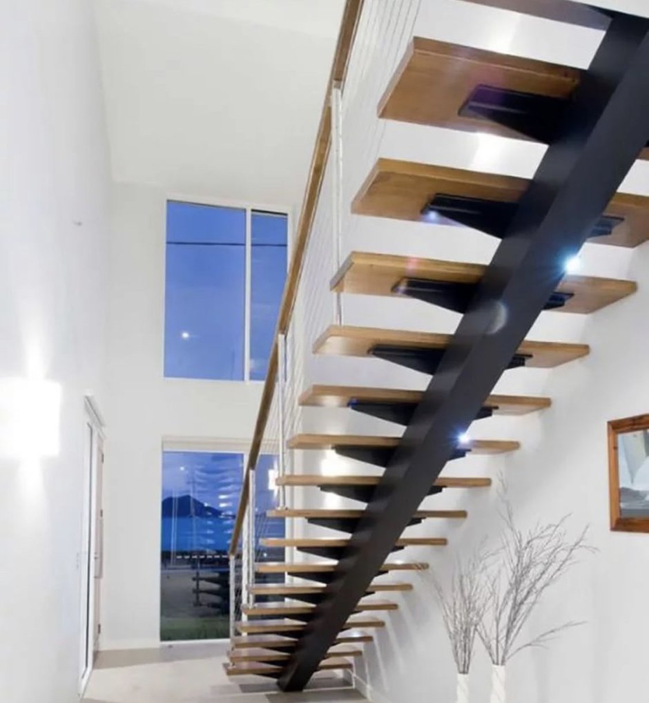 Лестница на монокосоуре лофт