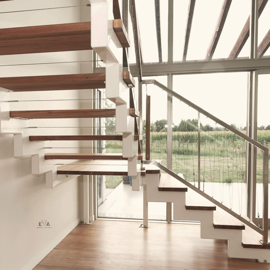 Лестница 2 косоура металл