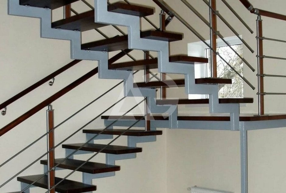 Лестница металл 40на40