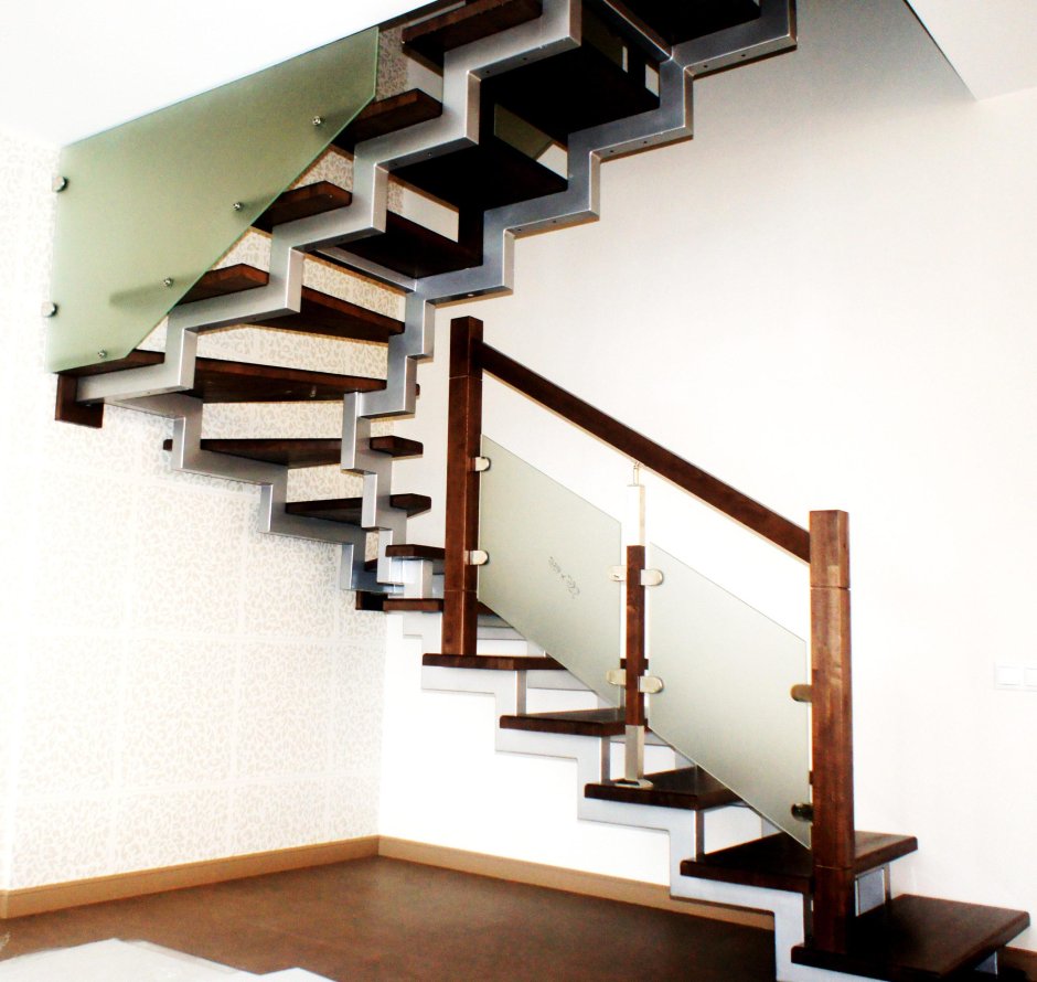 Лестница забежная на монокосоуре 180