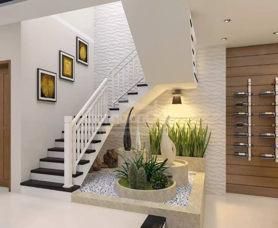 Лестница на второй этаж яркая