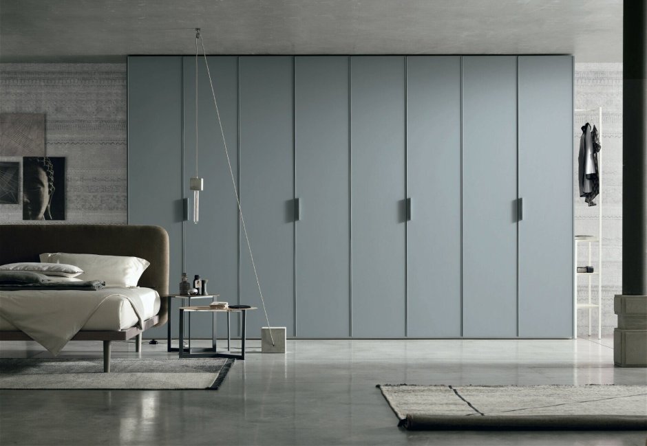 Современные шкафы с распашными дверями