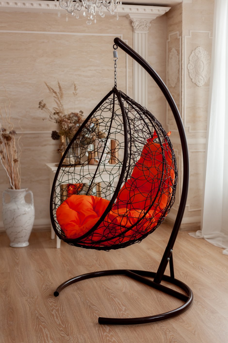 Кресло кокон в квартире