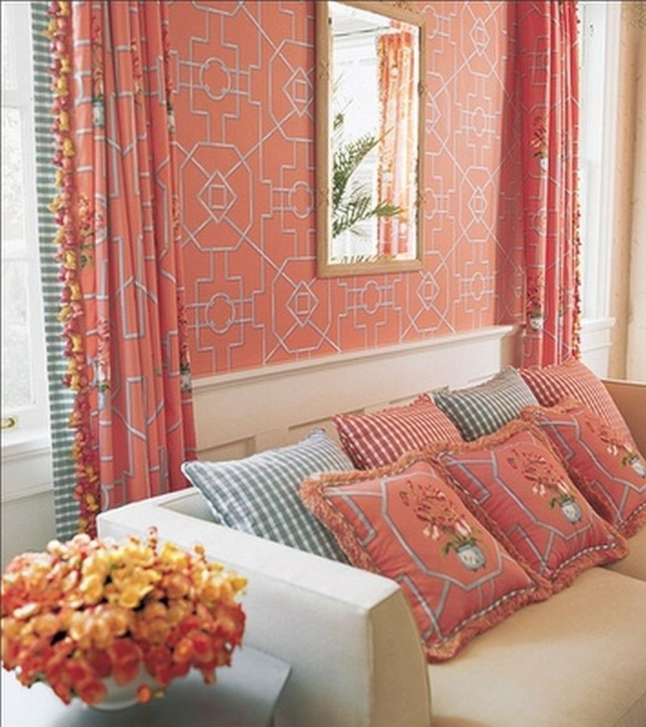 Спальня в коралловых тонах