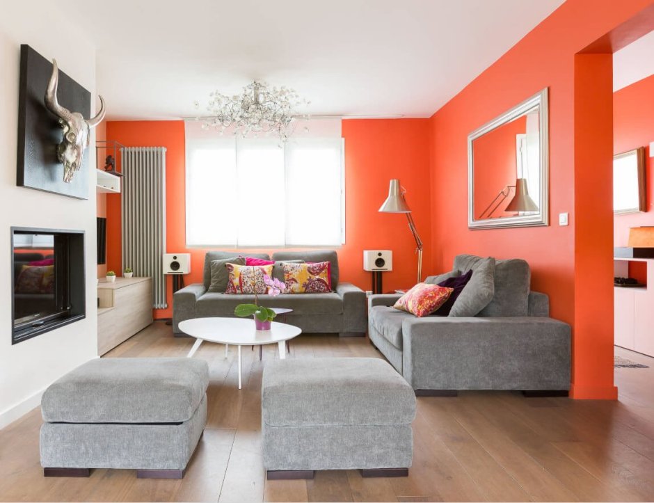Гостиная в оранжевых тонах