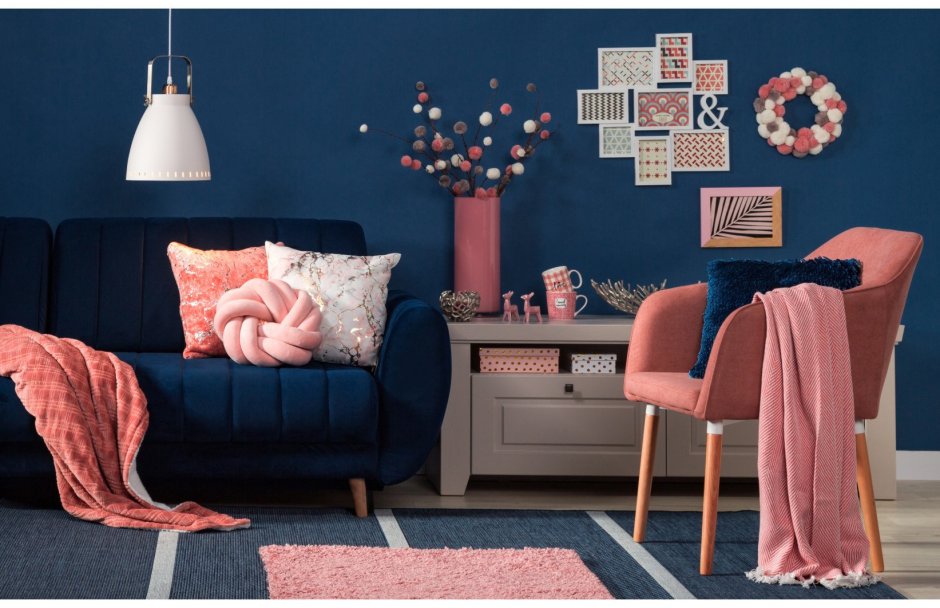 Синий и коралловый в интерьере
