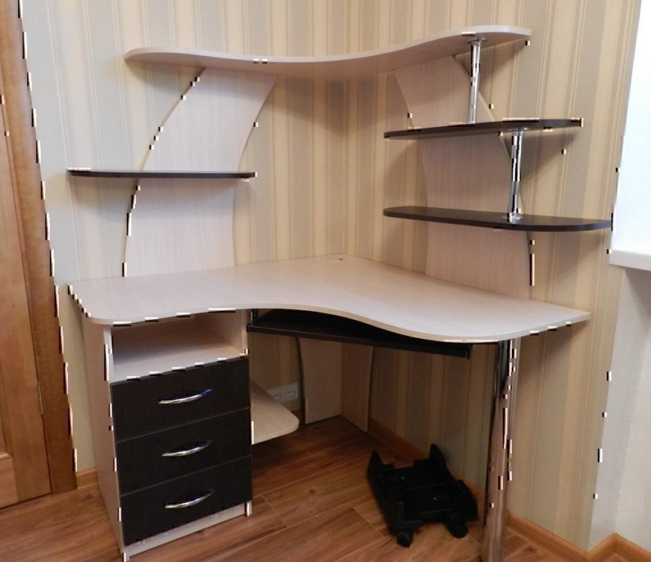 Угловой стол с полками