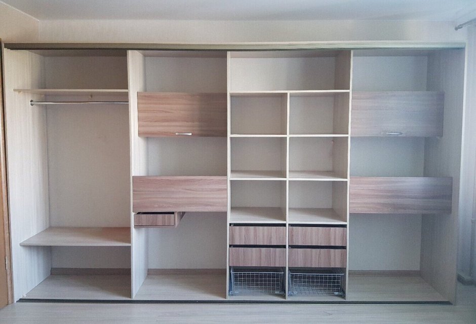 Стол встроенный в шкаф купе