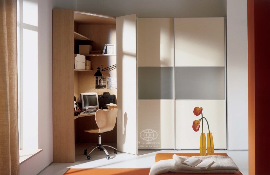 Рабочее место в шкафу-купе