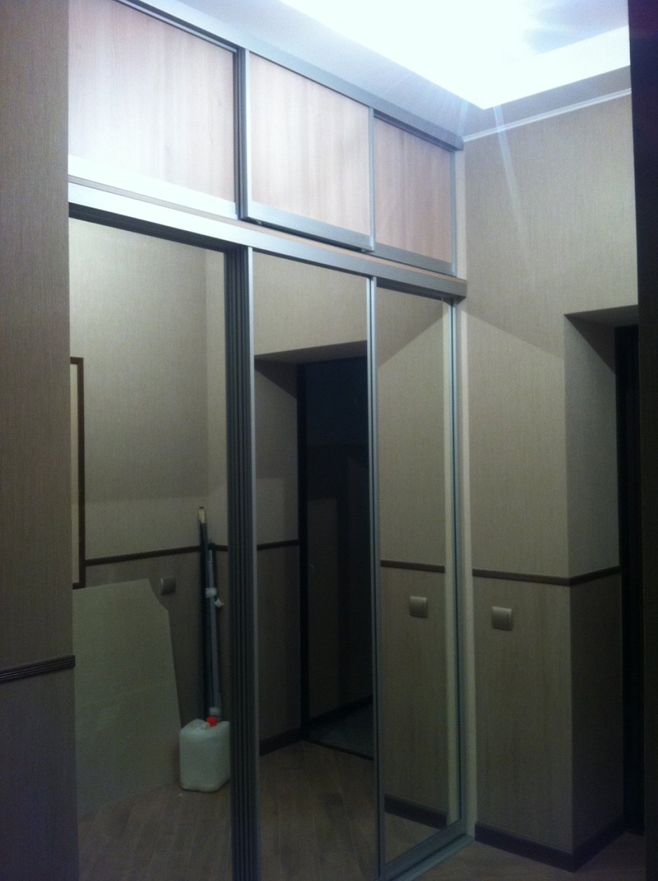 Встроенный шкаф купе с антресолями