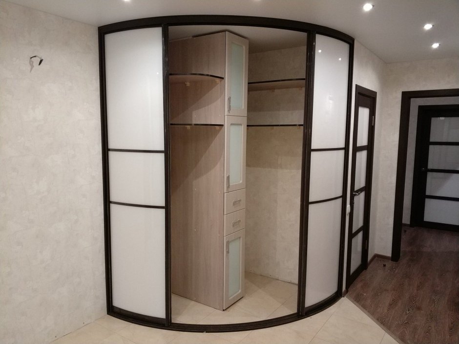 Радиусный шкаф купе Радион+2 угловых