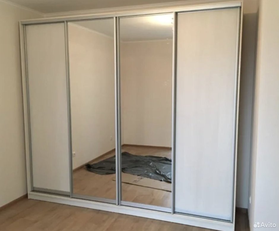 Четырёхстворчатый шкаф купе Сатори с зеркалом