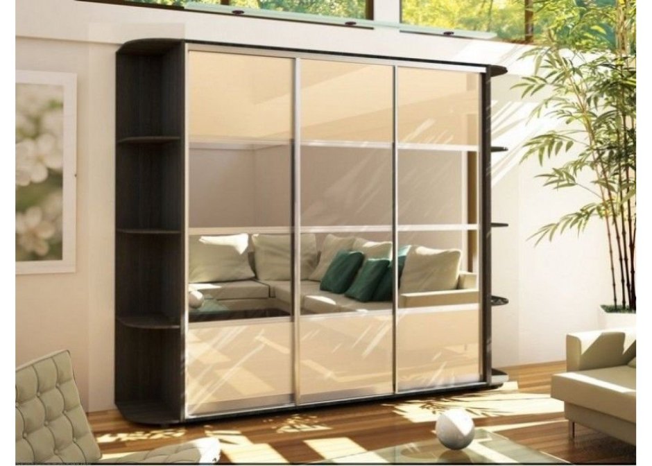 Встроенный трехстворчатый шкаф