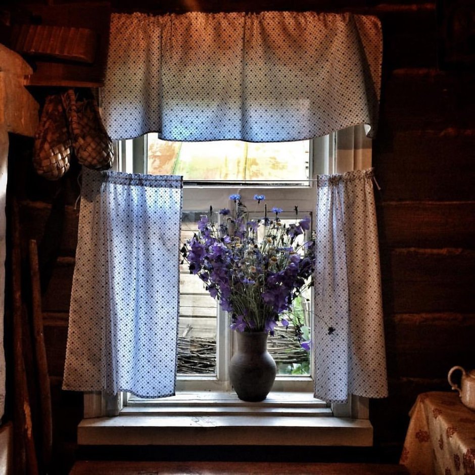 Занавески на окна в деревенском доме