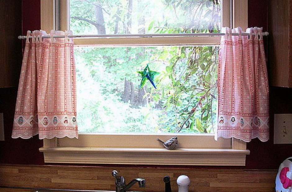 Шторки на маленькие окна в деревенском доме