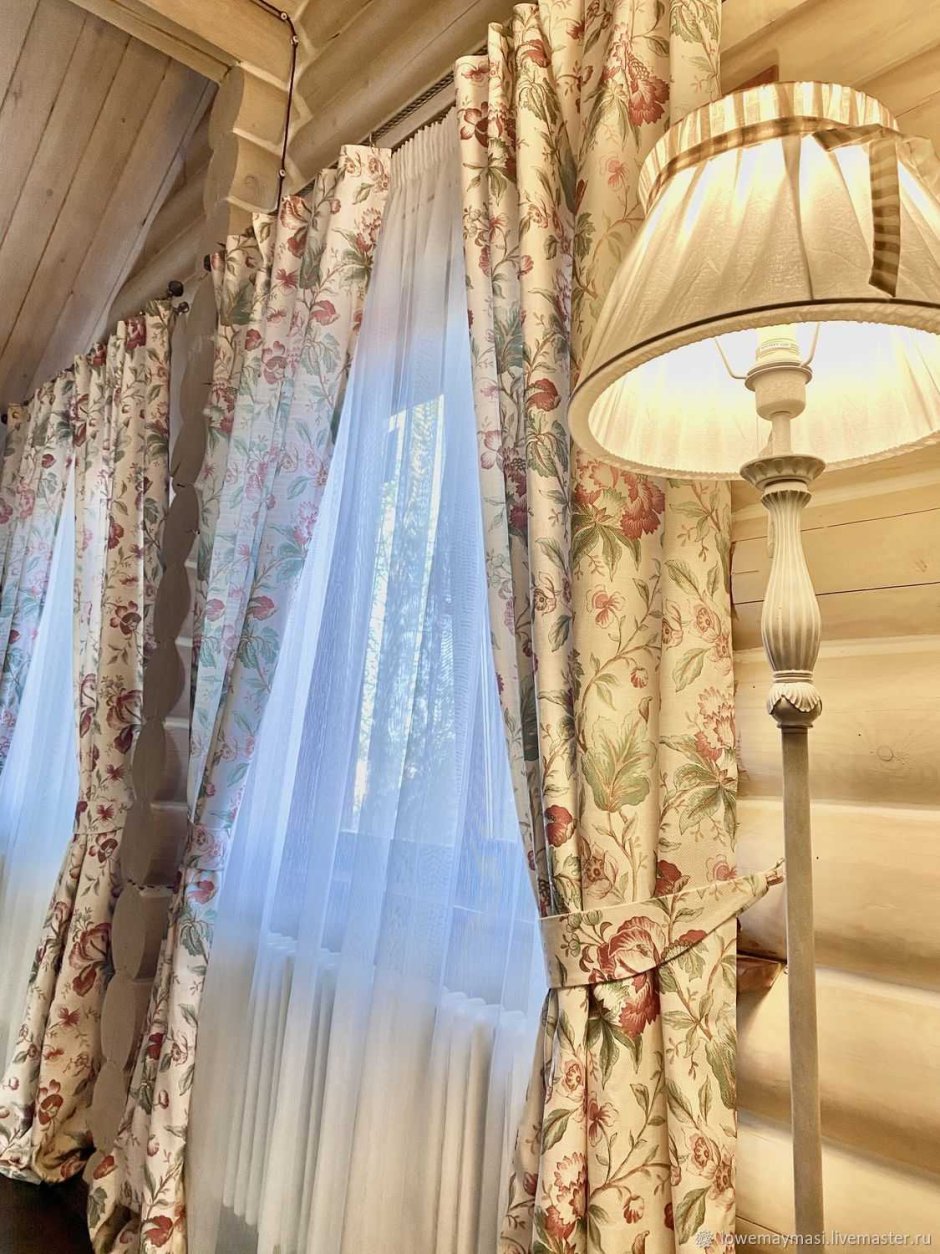 Шторц в деревянном доме