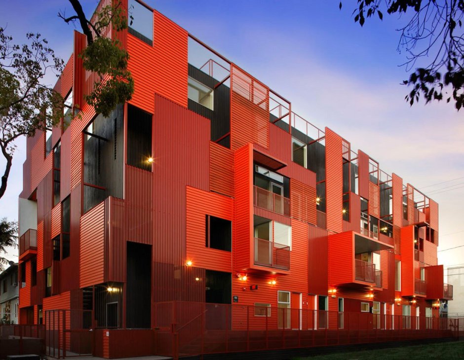 Яркие фасады зданий