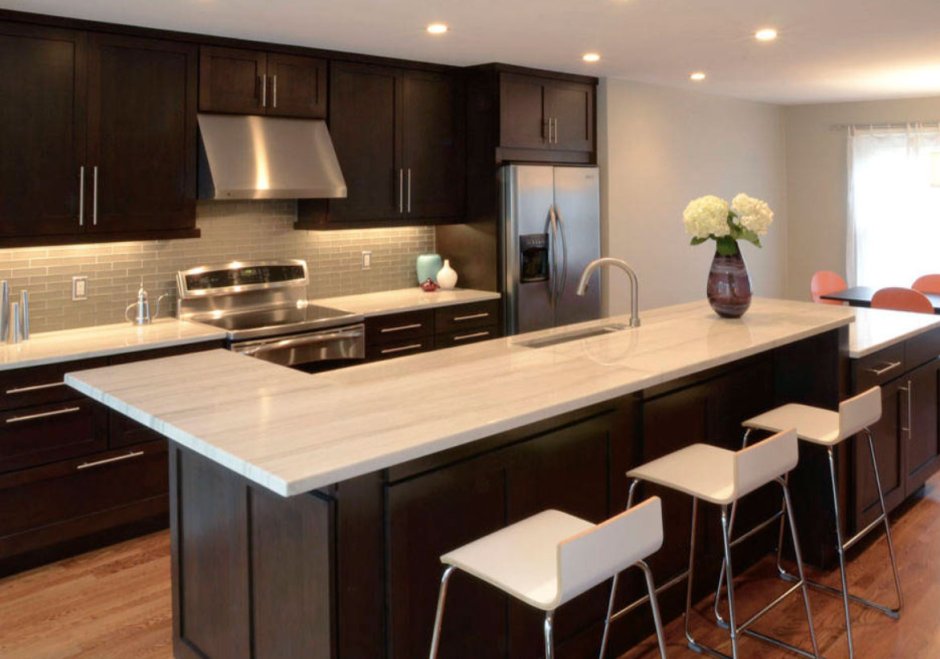 Кухня с тумбой посередине