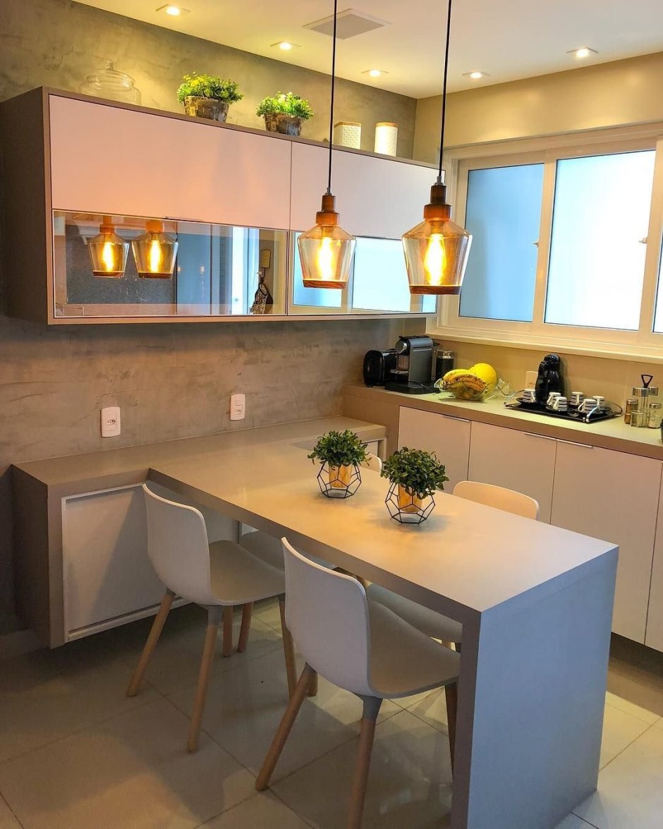 Кухня со встроенным столом