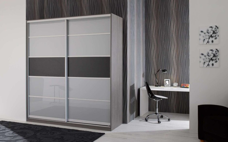 Шкаф купе серого цвета