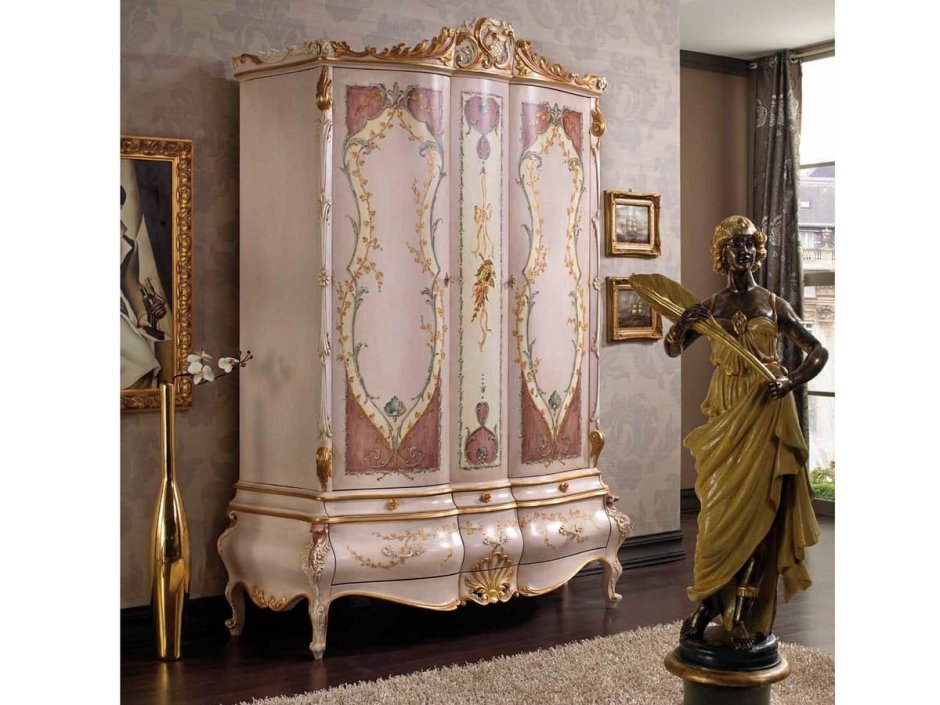 Шкаф в стиле рококо