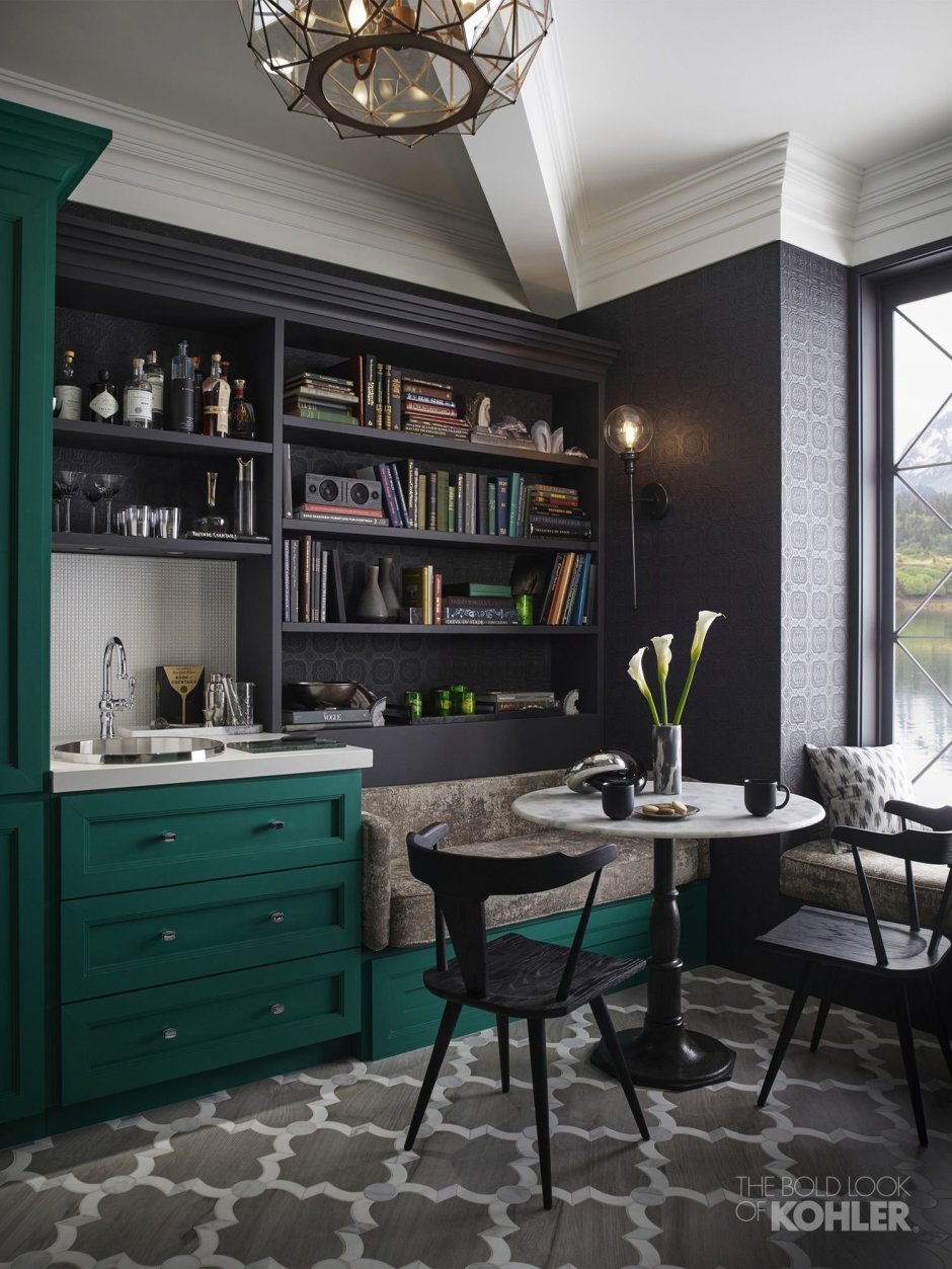 Изумрудный цвет в интерьере кухни